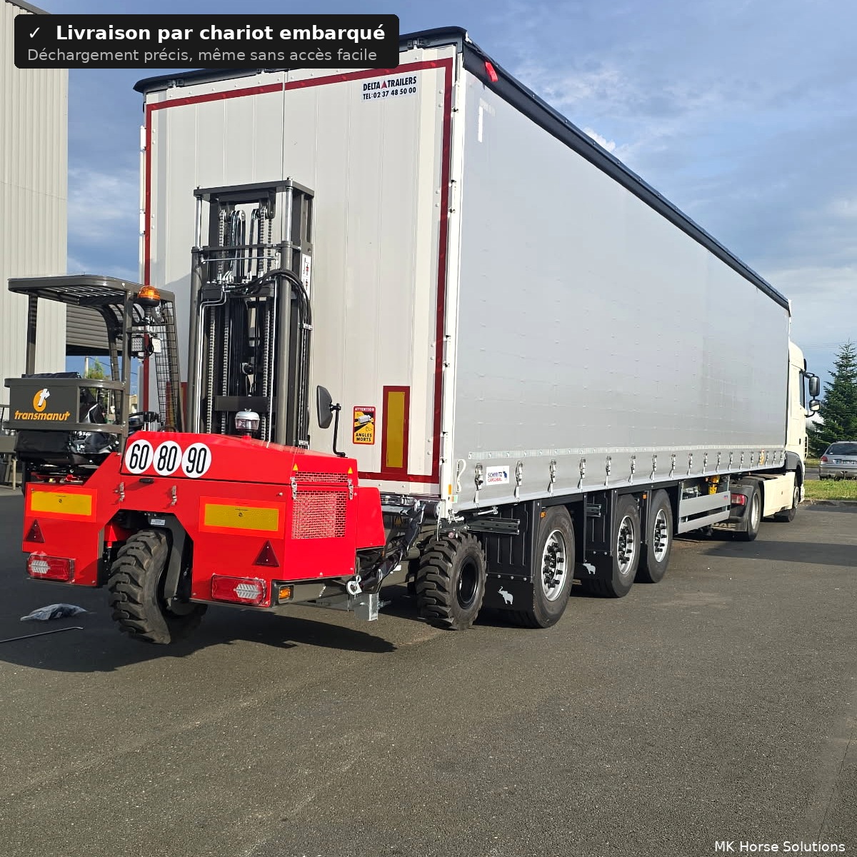 Livraison Klavorex par camion avec chariot embarqué